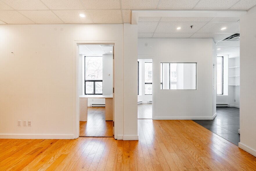 More Photos Of 5100 Rue Hutchison, Montréal Storefront Retail Office For Lease