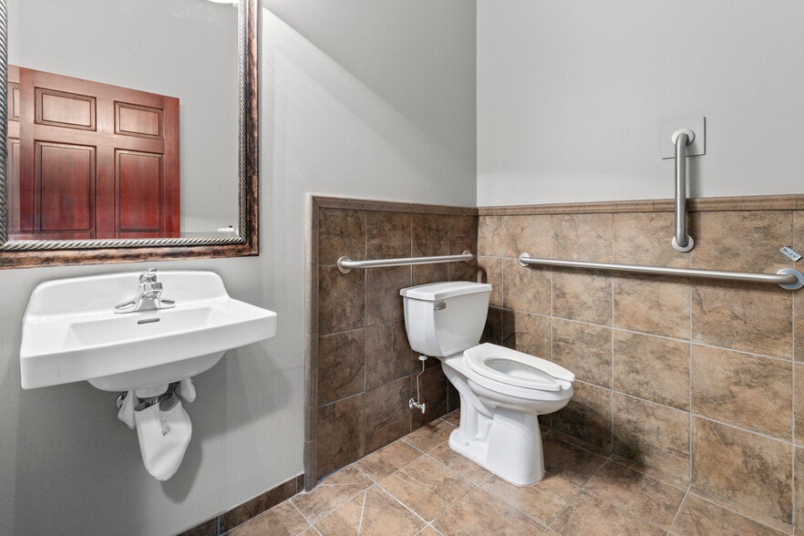 More Photos Of 9340 Hennepin Town Rd, Eden Prairie Office For Sale