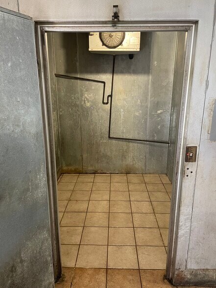 More Photos Of 1280 S Kihei Rd, Kihei General Retail For Lease