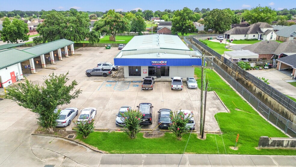 More Photos Of 4605 W Congress St, Lafayette Freestanding For Sale