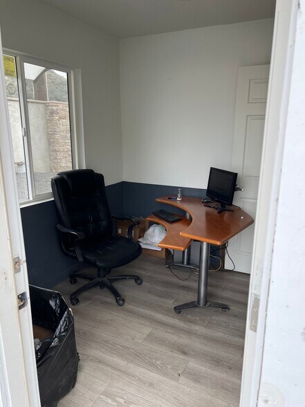 More Photos Of 17035 Sierra Hwy, Santa Clarita Coworking Space
