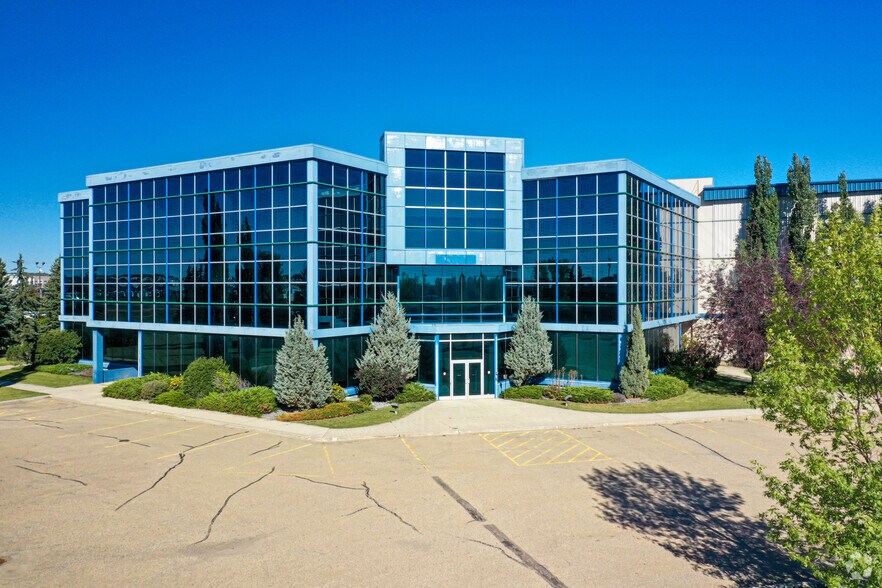 More Photos Of 7550 Edgar Industrial Dr, Red Deer Warehouse For Lease