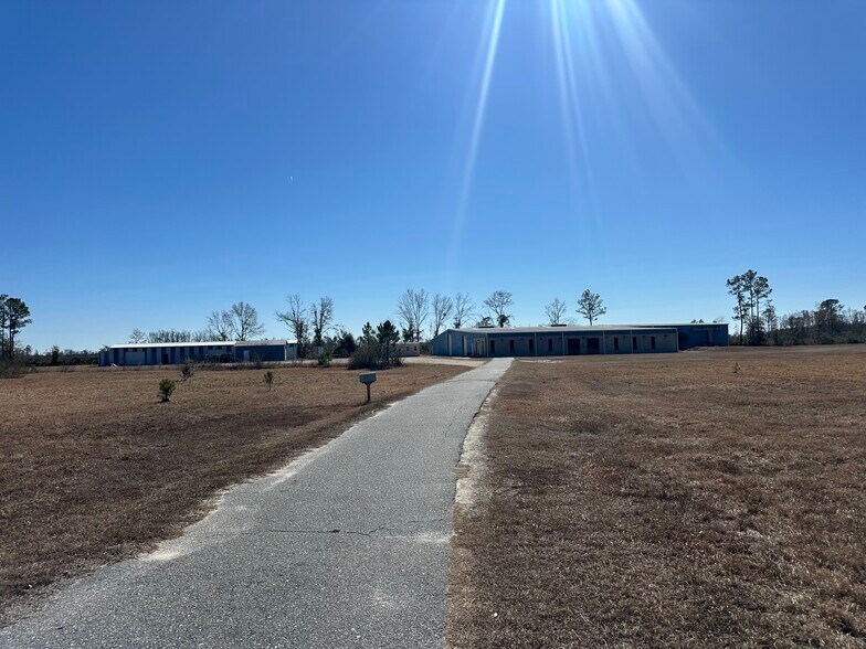 More Photos Of 4425 W US 98, Perry Manufacturing For Sale