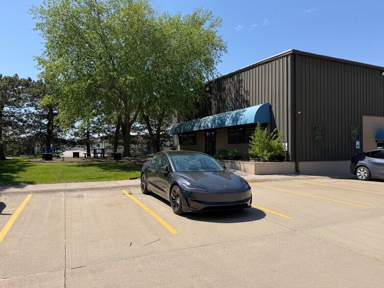 More Photos Of 5201 S 19th St, Lincoln Warehouse For Sale