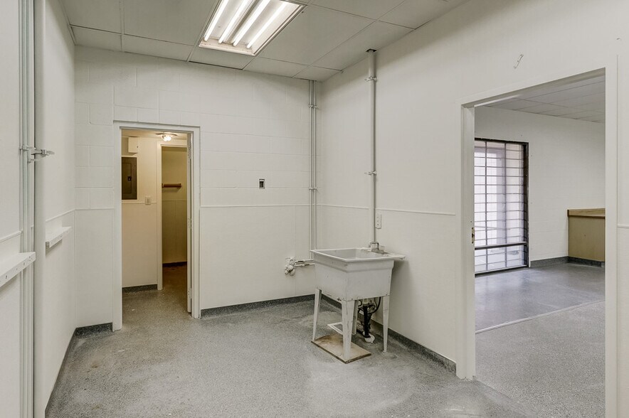 More Photos Of 817 W Colton Ave, Redlands Storefront For Lease