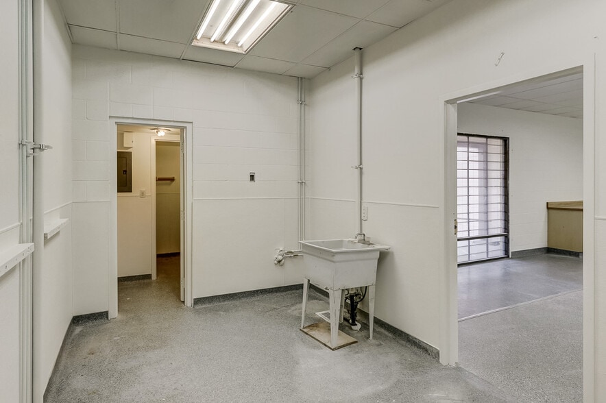 More Photos Of 823 W Colton Ave, Redlands Storefront For Lease