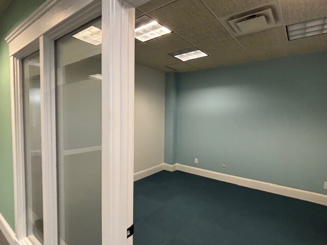 More Photos Of 201 N Clinton Ave, Saint Johns Storefront For Lease