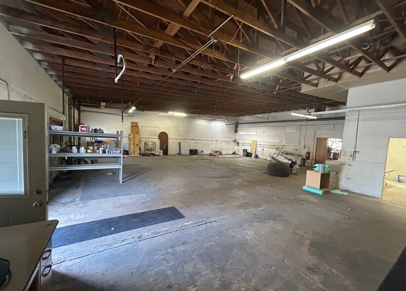 More Photos Of 701 1st St, Farmington Warehouse For Lease