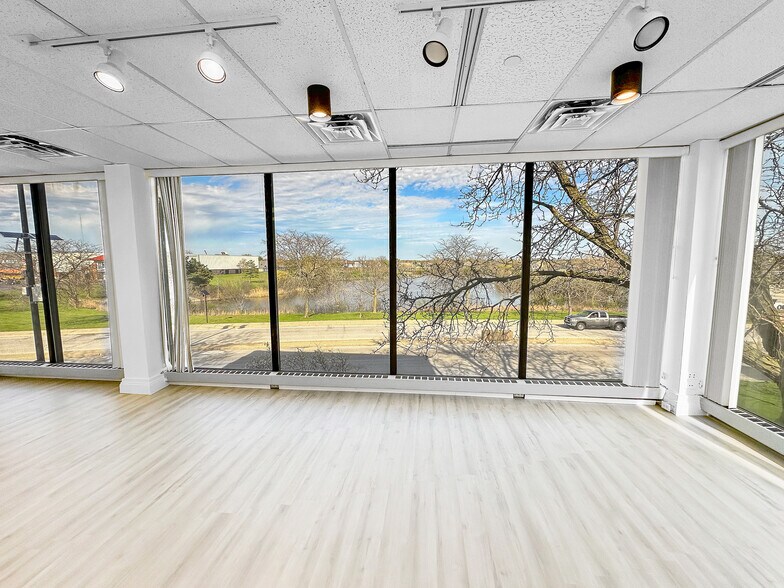 More Photos Of 62 Orland Square Dr, Orland Park Office For Sale