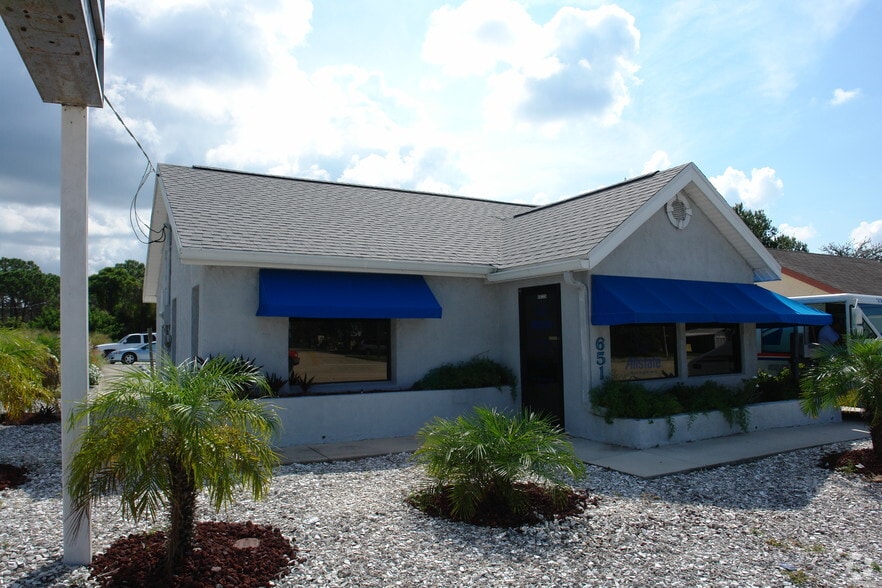 More Photos Of 651 S Indiana Ave, Englewood Office For Sale