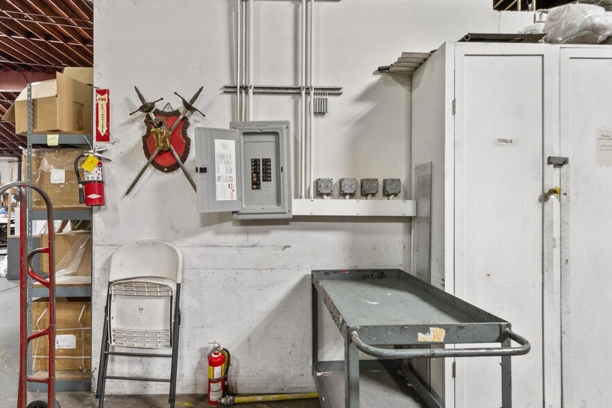 More Photos Of 6310 Corsair St, Commerce Manufacturing For Sale
