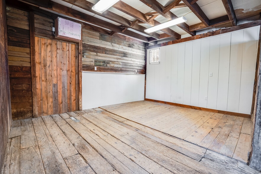 More Photos Of 2321-2325 NY-9D, Wappingers Falls Flex For Sale