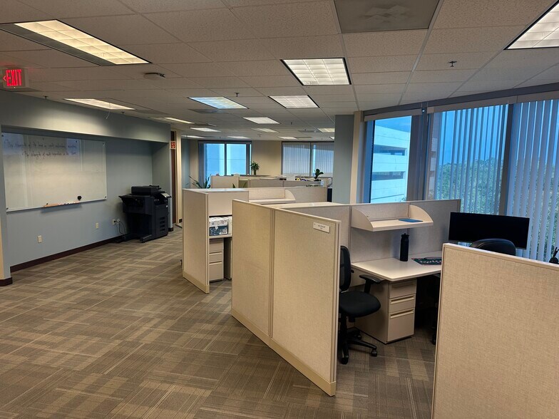 More Photos Of 5509 W Gray St, Tampa Office For Sale