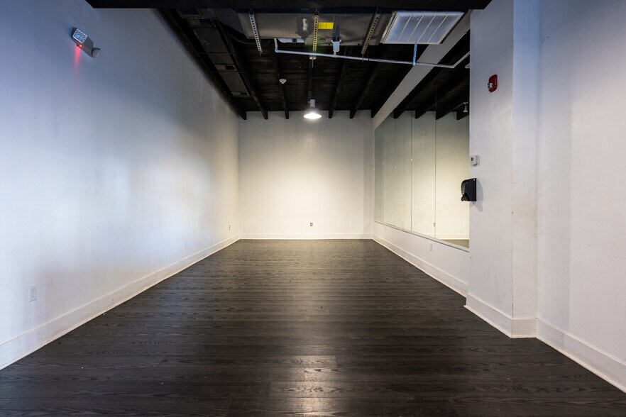 More Photos Of 400 W Chelten Ave, Philadelphia Freestanding For Lease