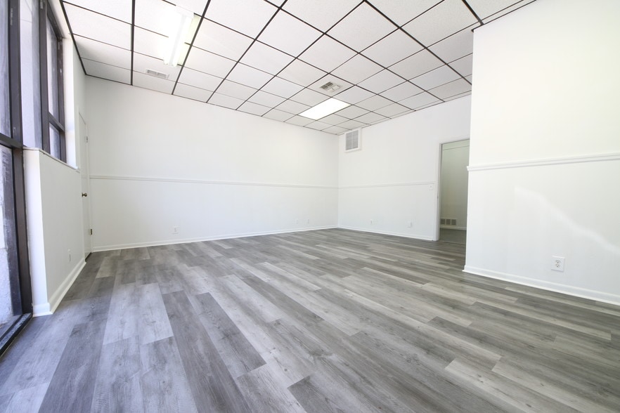 More Photos Of 3135 39th Ave N, Saint Petersburg Light Manufacturing For Lease