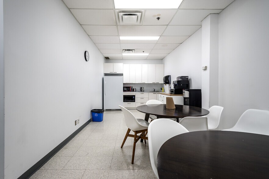 More Photos Of 7210-7220 Rue Frederick-Banting, Saint-Laurent Medical For Lease