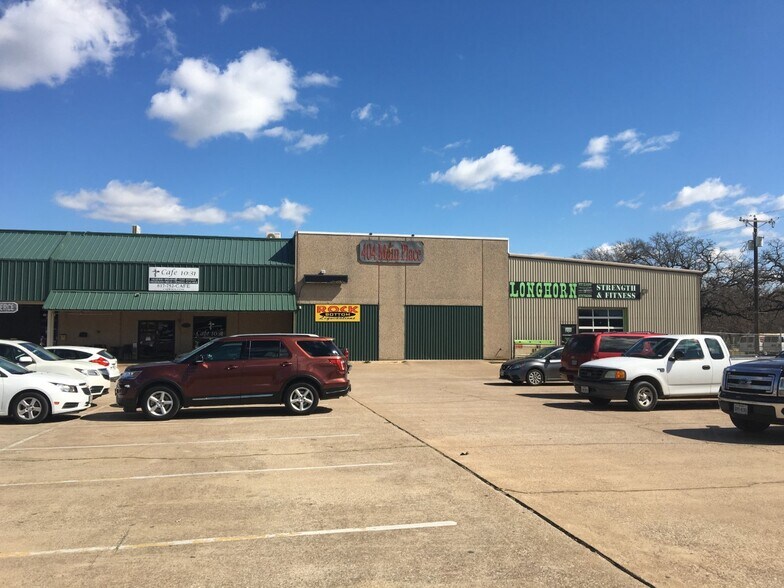 More Photos Of 404 W Main St, Azle Freestanding For Lease