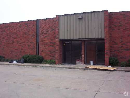 More Photos Of 2604 N Kaufman St, Ennis Flex For Sale