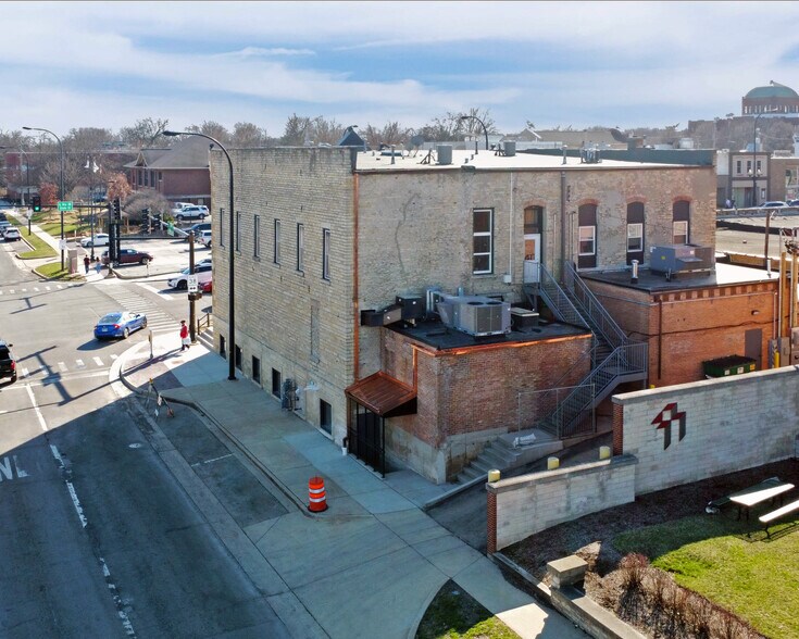 More Photos Of 101-105 W State St, Geneva Restaurant For Lease