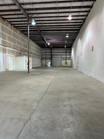 More Photos Of 1485 Rail Head Blvd, Naples Warehouse For Lease