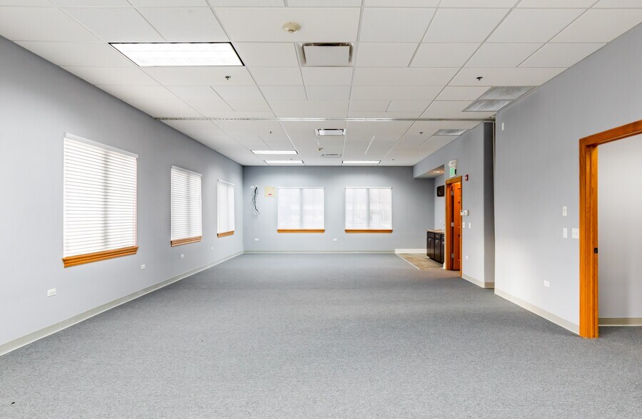 More Photos Of 1446 Merchant Dr, Algonquin Medical For Sale