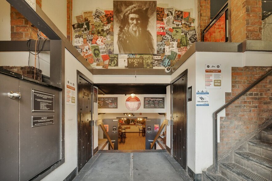 More Photos Of 10030 102nd St NW, Edmonton Bar For Sale