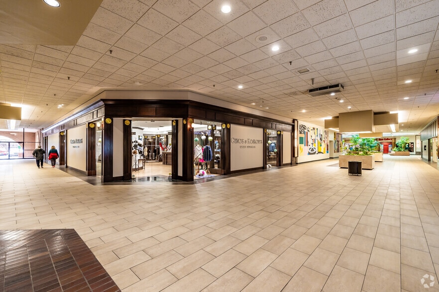 More Photos Of 12100-12240 N May Ave, Oklahoma City Unknown For Lease