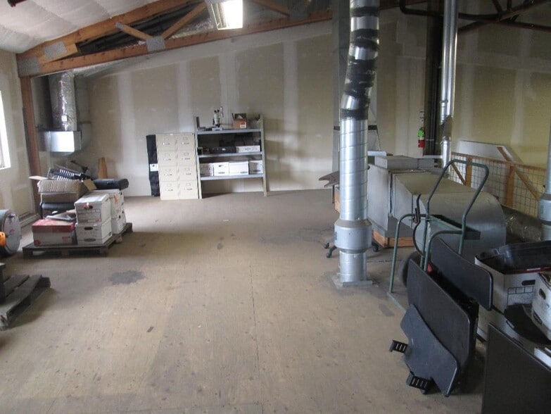 More Photos Of 2693 Delta Ring Rd, Ferndale Warehouse For Lease