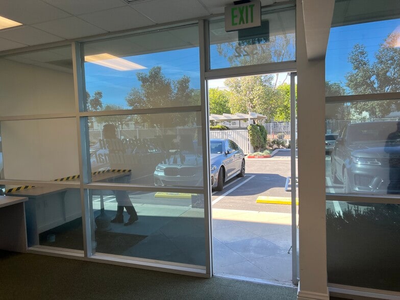 More Photos Of 7500-7536 Tyrone Ave, Van Nuys Service For Lease