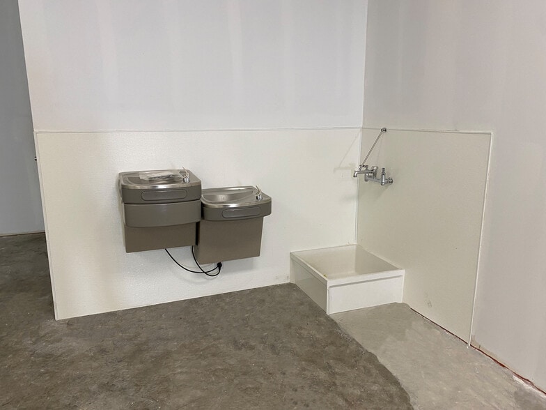 More Photos Of 300 SW 17th Ave, Miami Fast Food For Lease