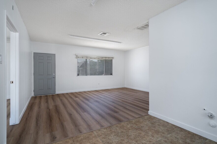 More Photos Of 320 Kentucky St, Bakersfield Manufacturing For Sale