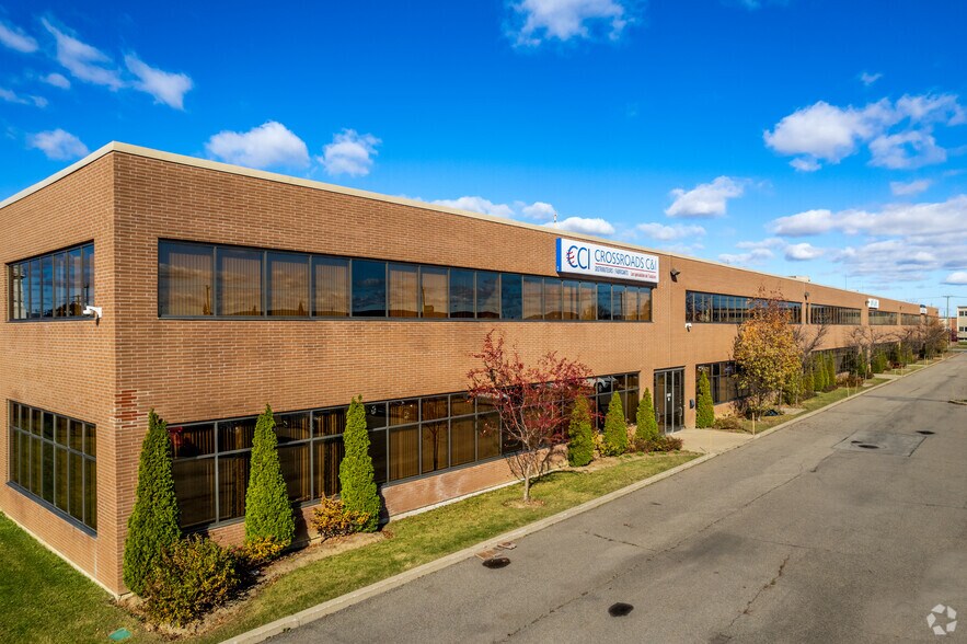 More Photos Of 4105-4355 Rue Hickmore, Montréal Flex For Lease