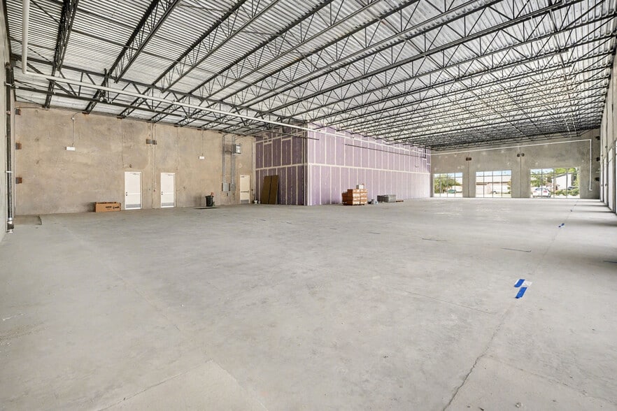 More Photos Of 3520 E Walnut St, Pearland General Retail For Lease