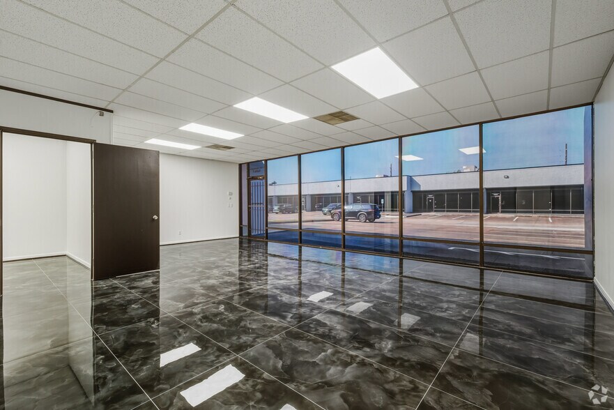 More Photos Of 11381 Meadowglen Ln, Houston Unknown For Lease