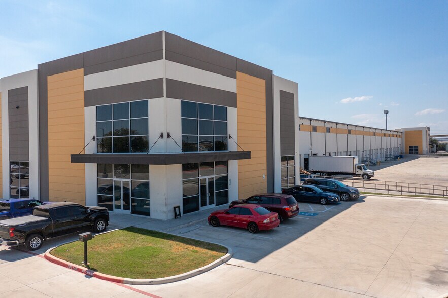 More Photos Of 5367 Dietrich Rd, San Antonio Distribution For Lease