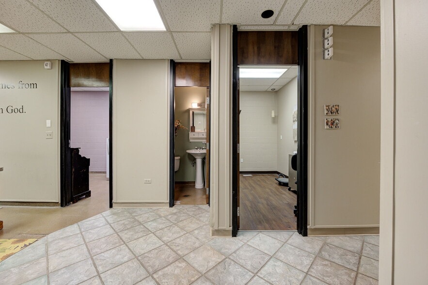 More Photos Of 1212 S Air Depot Blvd, Oklahoma City Office For Sale