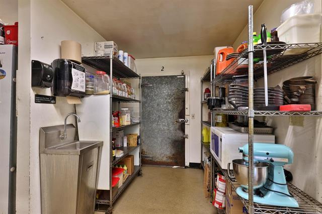 More Photos Of 20 Public Way, Quechee Restaurant For Sale