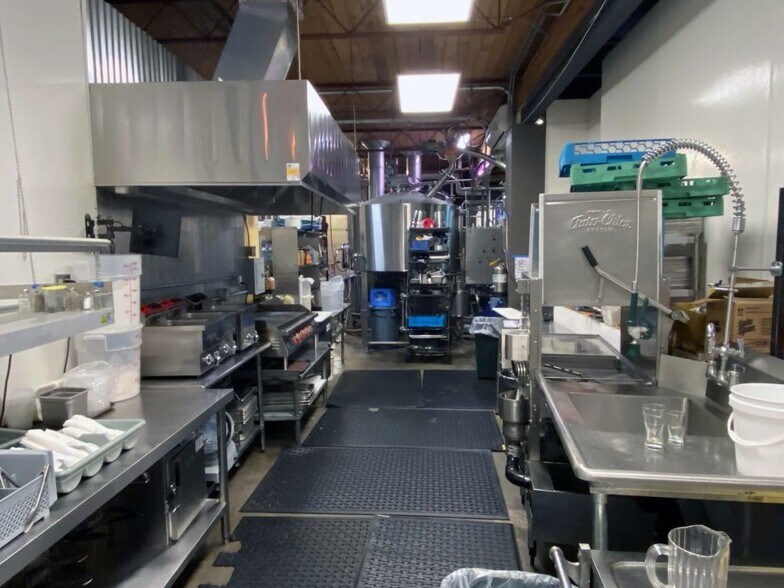 More Photos Of 326 S Broadway St, Estacada Storefront For Lease