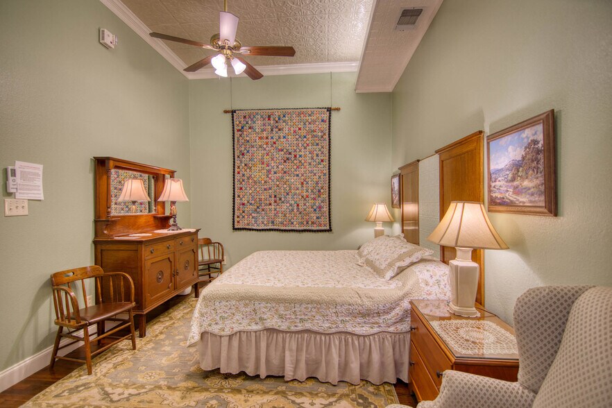 More Photos Of 226 Fort McKavitt St, Mason Hospitality For Sale