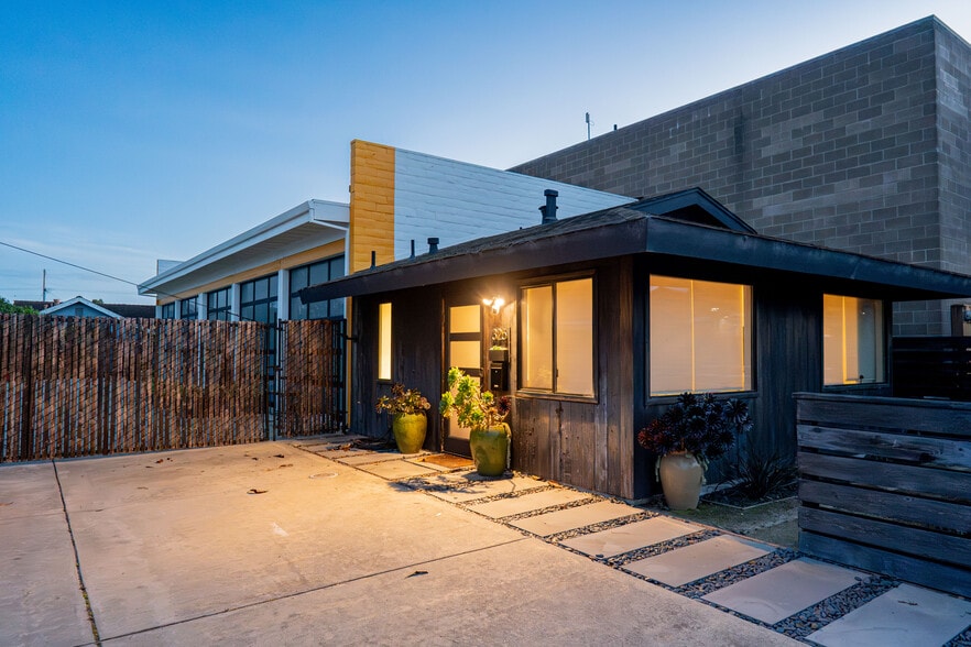 More Photos Of 325 Ingalls St, Santa Cruz Service For Sale