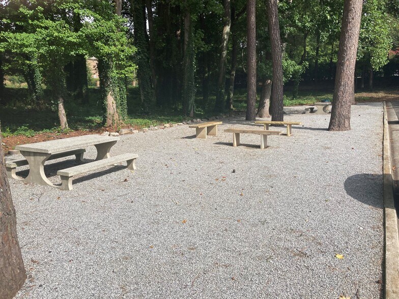 More Photos Of 5825 Glenridge Dr NE, Sandy Springs Unknown For Lease