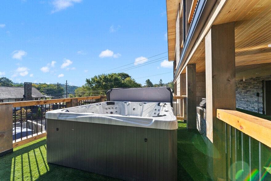 More Photos Of 870 Main St, Blowing Rock Restaurant For Sale