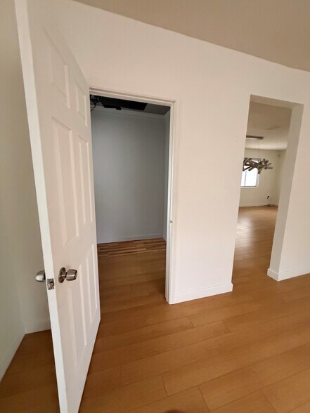 More Photos Of 1385 NW 15th St, Miami Office For Lease