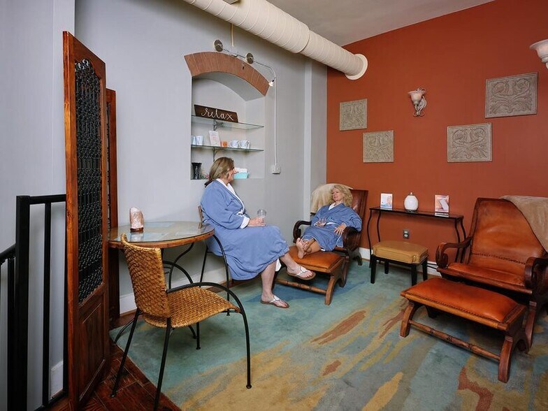 More Photos Of 714 S Main St, Greenville Storefront Retail Office For Sale