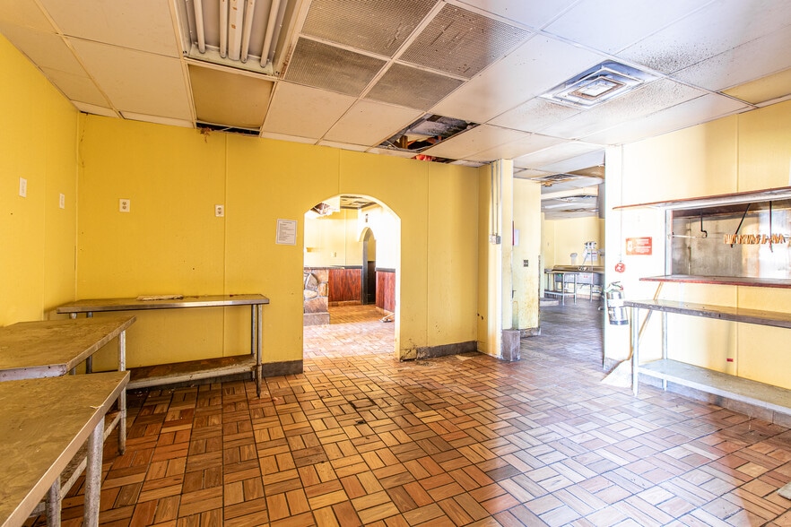 More Photos Of 1301 N 18th St, Monroe Fast Food For Sale