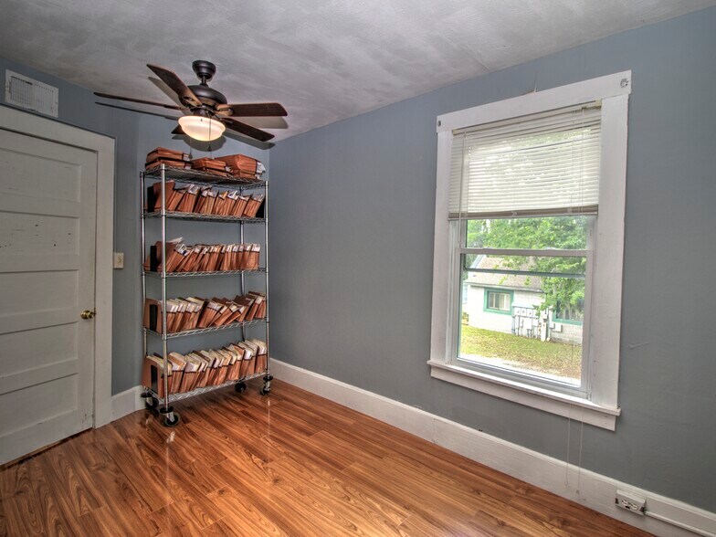 More Photos Of 944 E Silver Springs Blvd, Ocala Office For Sale