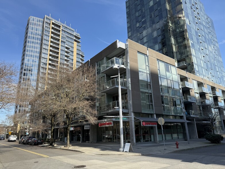 More Photos Of 841 S Gaines St, Portland Apartments For Lease