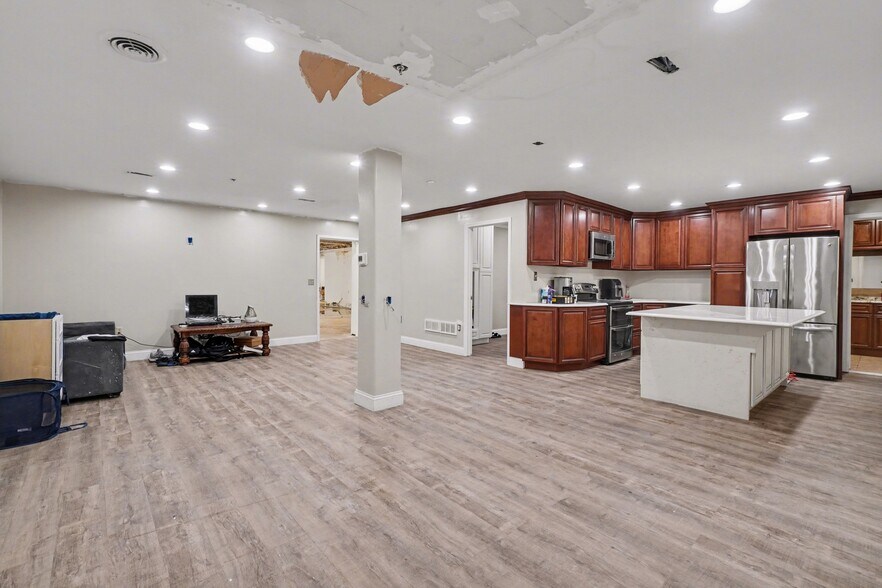 More Photos Of 101 S 17th St, Harrisburg Warehouse For Sale