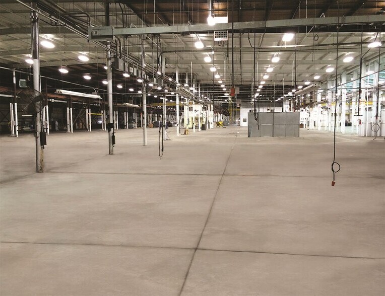 More Photos Of 100 Center St, Galesburg Manufacturing For Lease