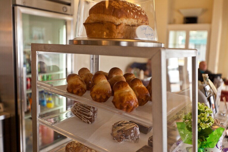 More Photos Of 5038 Hwy 140, Mariposa Restaurant For Sale